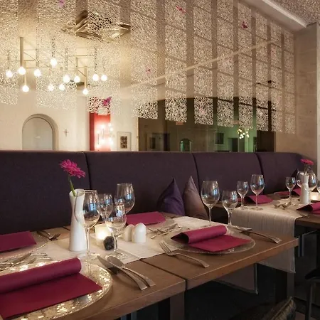 Отель Center Main Franken 3*